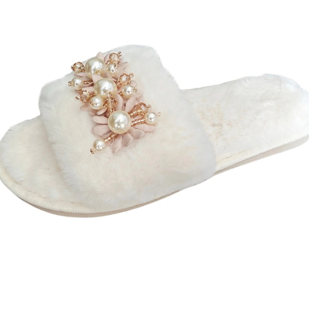 Anne Klein Winter White Fur Slippers with Pearl Accents M - Picture 3 of 13